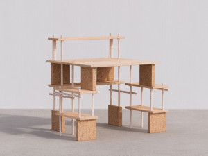 Секционный письменный стол из дерева и пробки