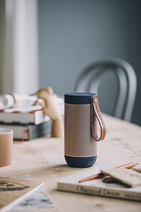 Колонка беспроводная с ремешком aFUNK, синяя с бронзой KREAFUNK KFCD06 - Вид №1