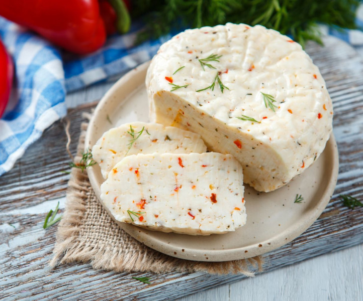 3902 Сыр рассольный "С мятой, паприкой и чили" свежий Вкусляндия  - Вид №1