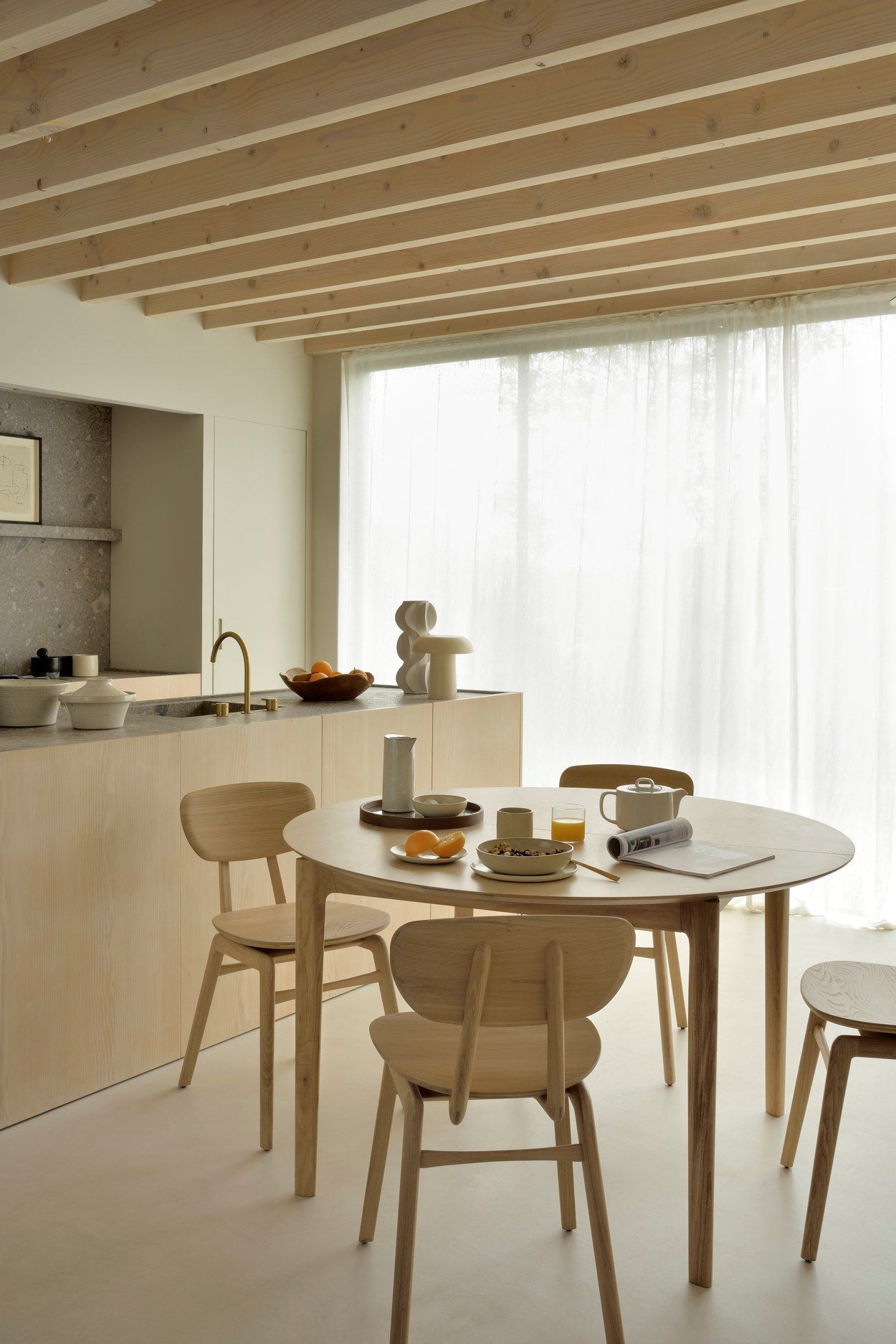 Круглый обеденный стол из дуба Ethnicraft Bok ARCH-00040007 - Вид №5