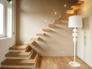 Биосовместимая трехслойная деревянная лестница