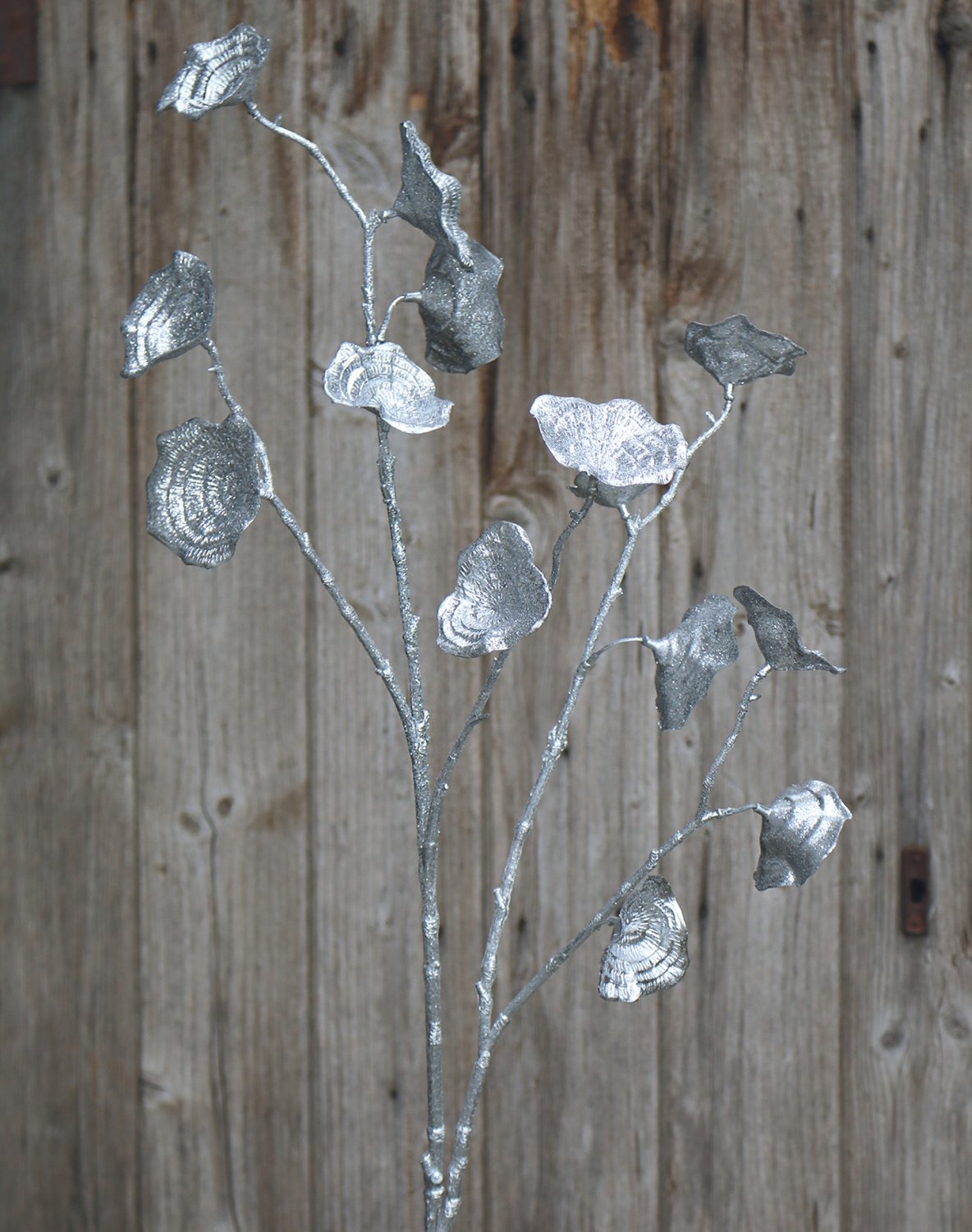 1977 996 a3 Искусственный спрей для листьев с глиттером, 106 см, серебристый H-andreas  - Вид №1