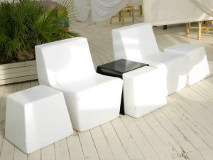 Низкий садовый столик