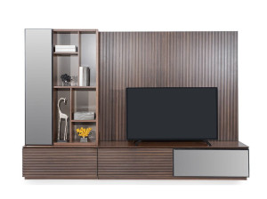 Деревянная оборудованная стена