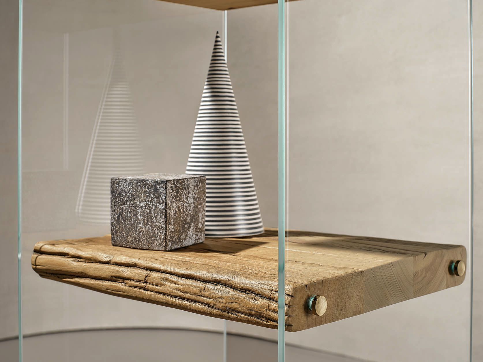 Витрина из дерева и стекла Naturedesign Origin ARCH-00002900 - Вид №1