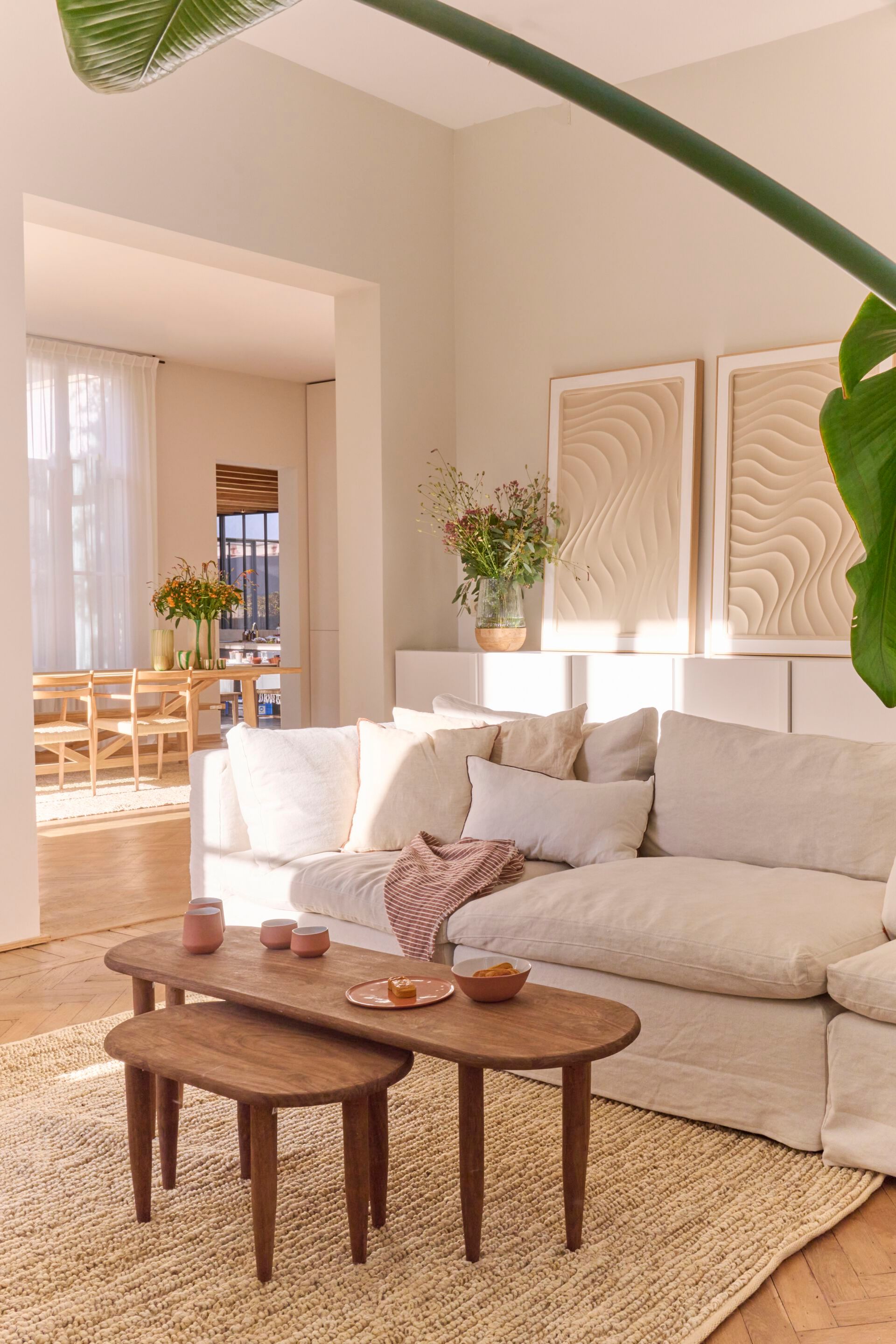 Низкий журнальный столик из манго POMAX PACO ARCH-00025602