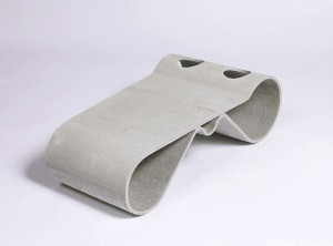 Бетонный низкий садовый столик