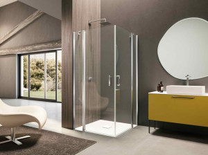 Стеклянная угловая душевая кабина с распашной дверью