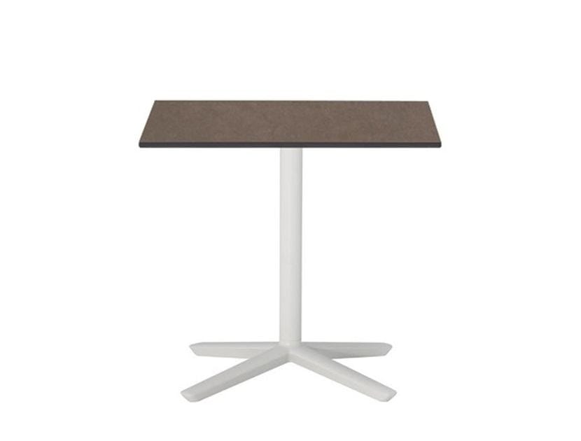 Квадратный журнальный столик Techstone Andreu World QUATTRO OCCASIONAL TECHNICAL STONE SQUAR ARCH-00130848