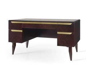 Деревянный прямоугольный стол с ящиками