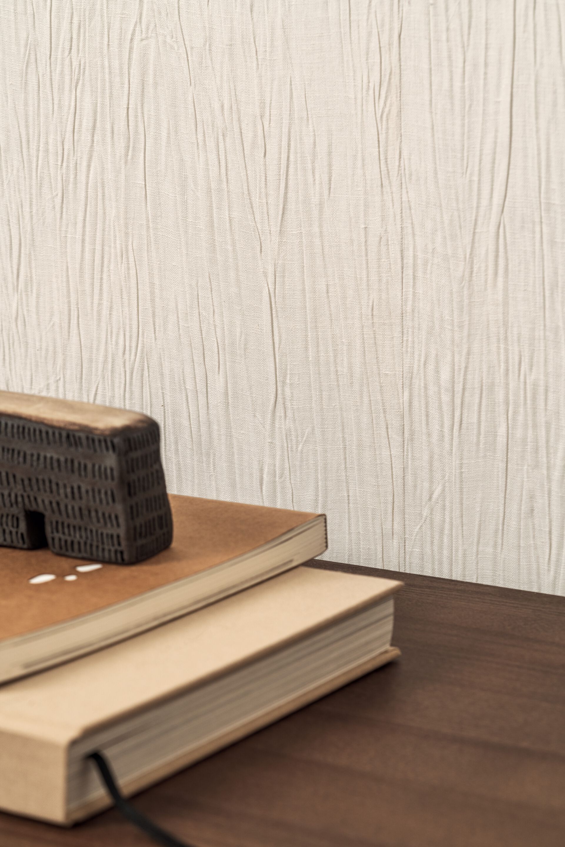 Льняная огнестойкая однотонная ткань Élitis Lin Plâtré ARCH-00092537 - Вид №7