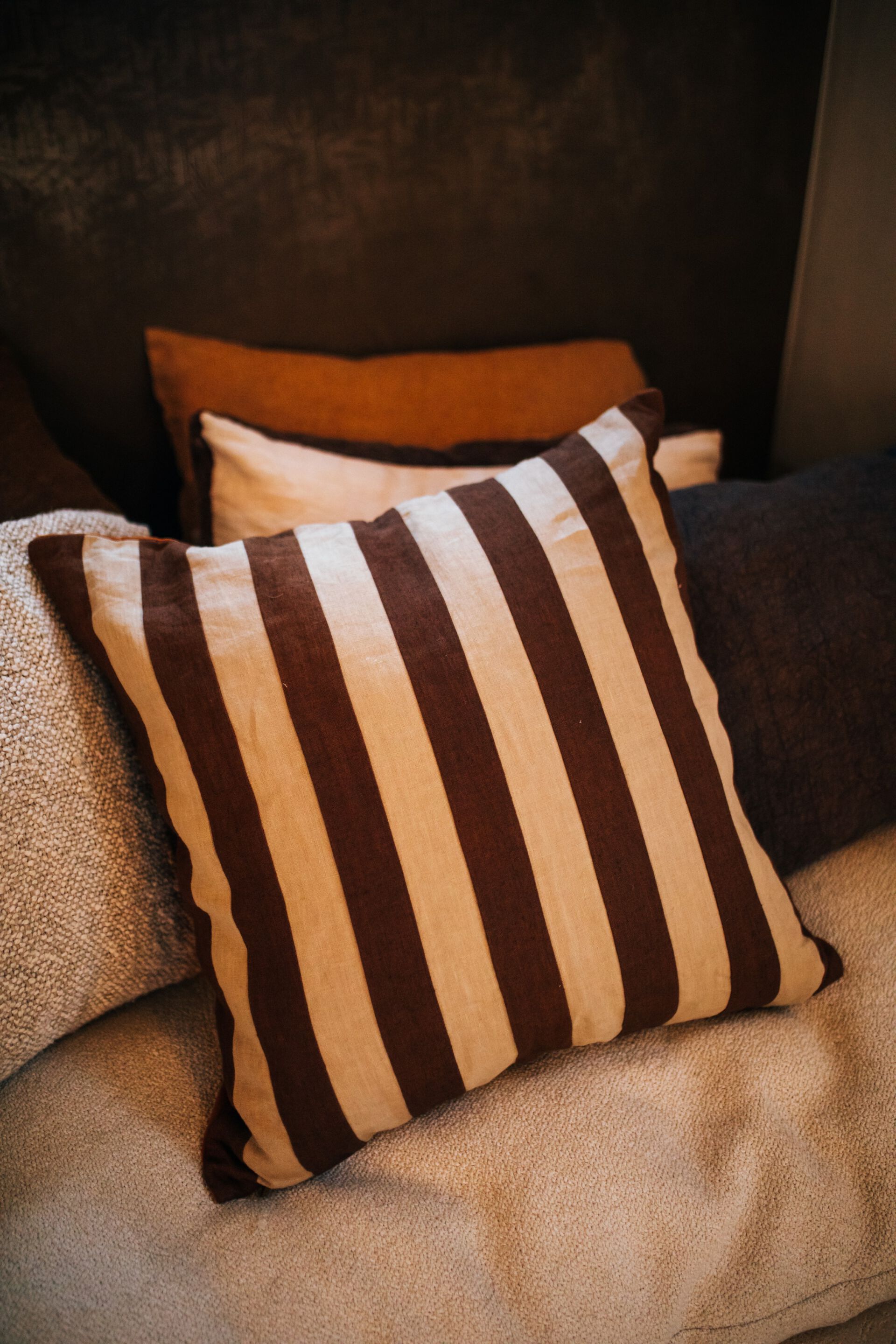 Льняная квадратная полосатая подушка POMAX WILDLIFE ARCH-00034736 - Вид №5