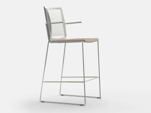 Высокий стул с подлокотниками с мягким сиденьем