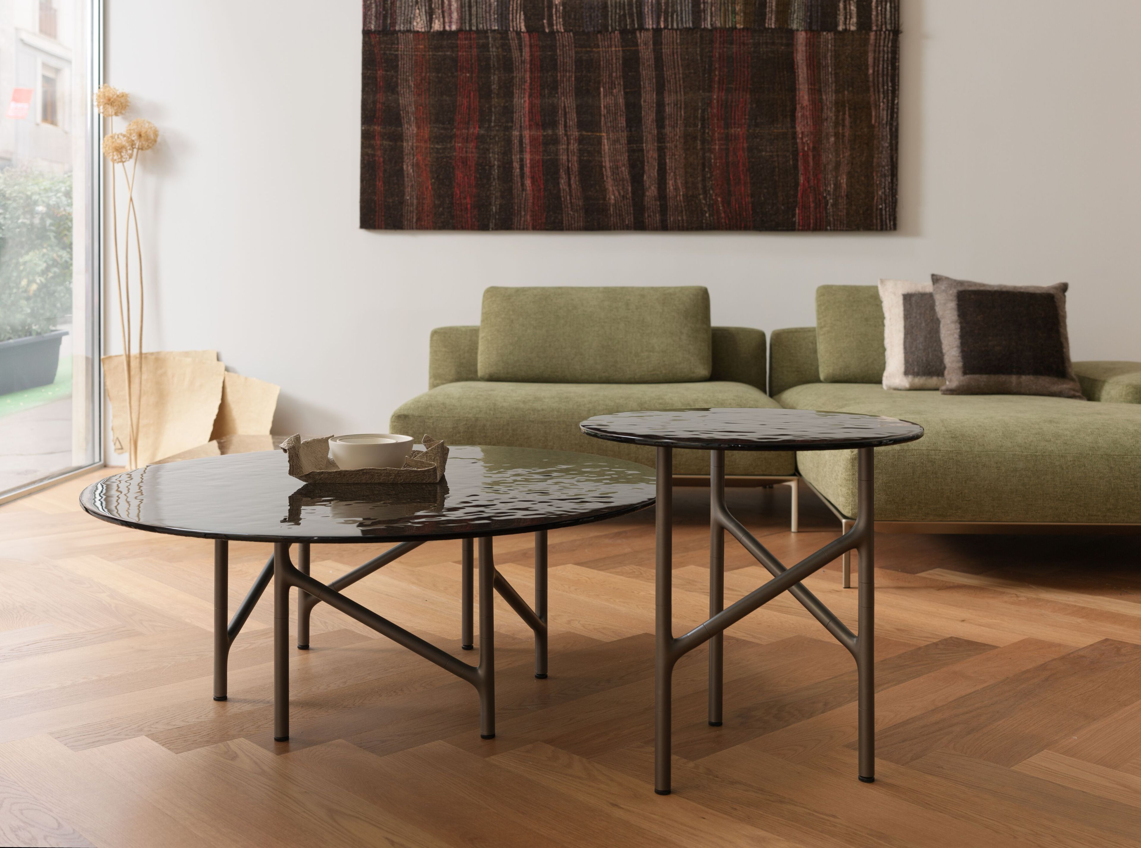 Журнальный столик из отожженного металла и стекла Casamania & Horm Александр ARCH-00048778 - Вид №1