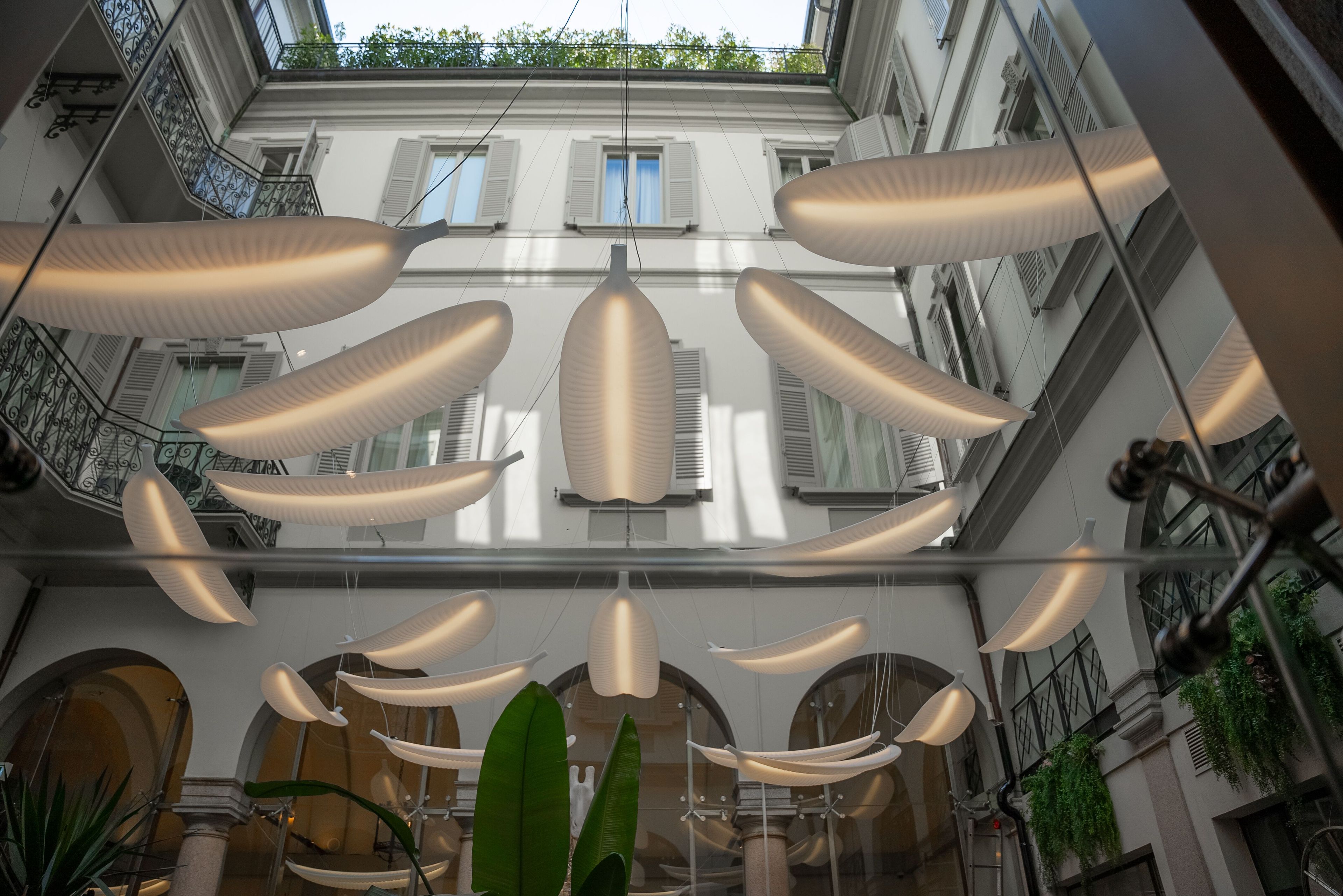 Светодиодный подвесной светильник из полиэтилена SLIDE банановый лист ARCH-00051671 - Вид №3