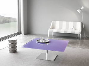 Квадратный низкий журнальный столик из закаленного стекла