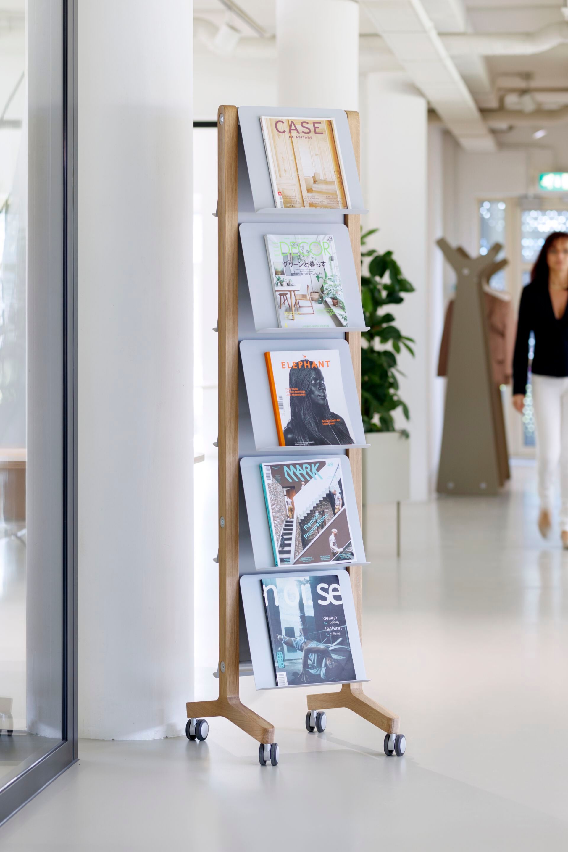 Алюминиевая стойка для журналов с порошковым покрытием с колесами Cascando Round20 ARCH-00140581 - Вид №1