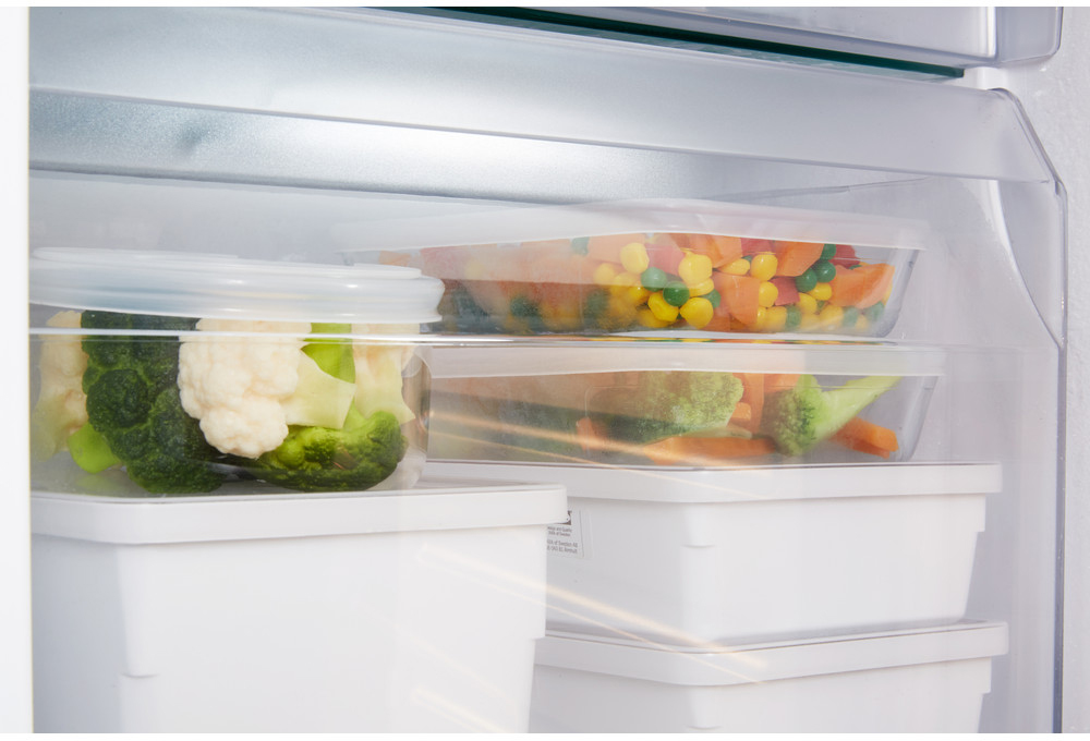 BCB 7030 AA F C (RU) Встраиваемый холодильник / 177x54x54.5 см, холодильное отделение air technology, морозильное no frost, дисплей, 197/63 л. Hotpoint-Ariston Santreyd  - Вид №4