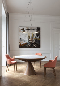 Мягкий тканевый стул с подлокотниками