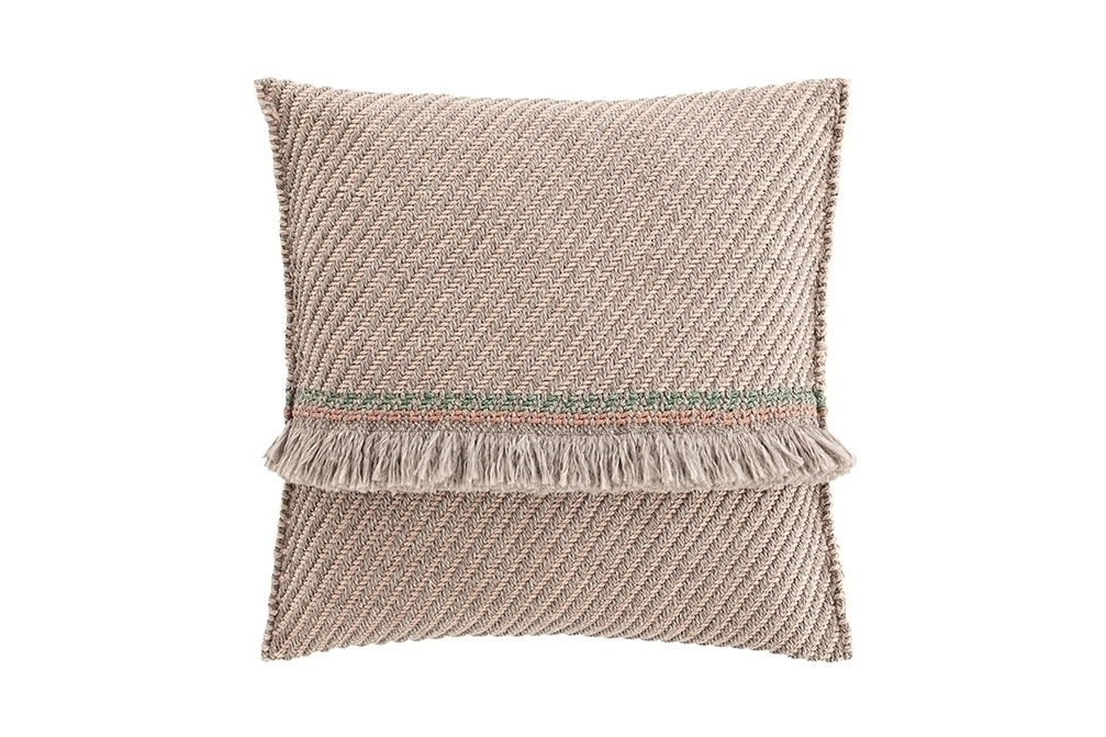 070658 Подушка Diagonal GL almond-ivory 70x70 GAN Garden Layers - Вид №1