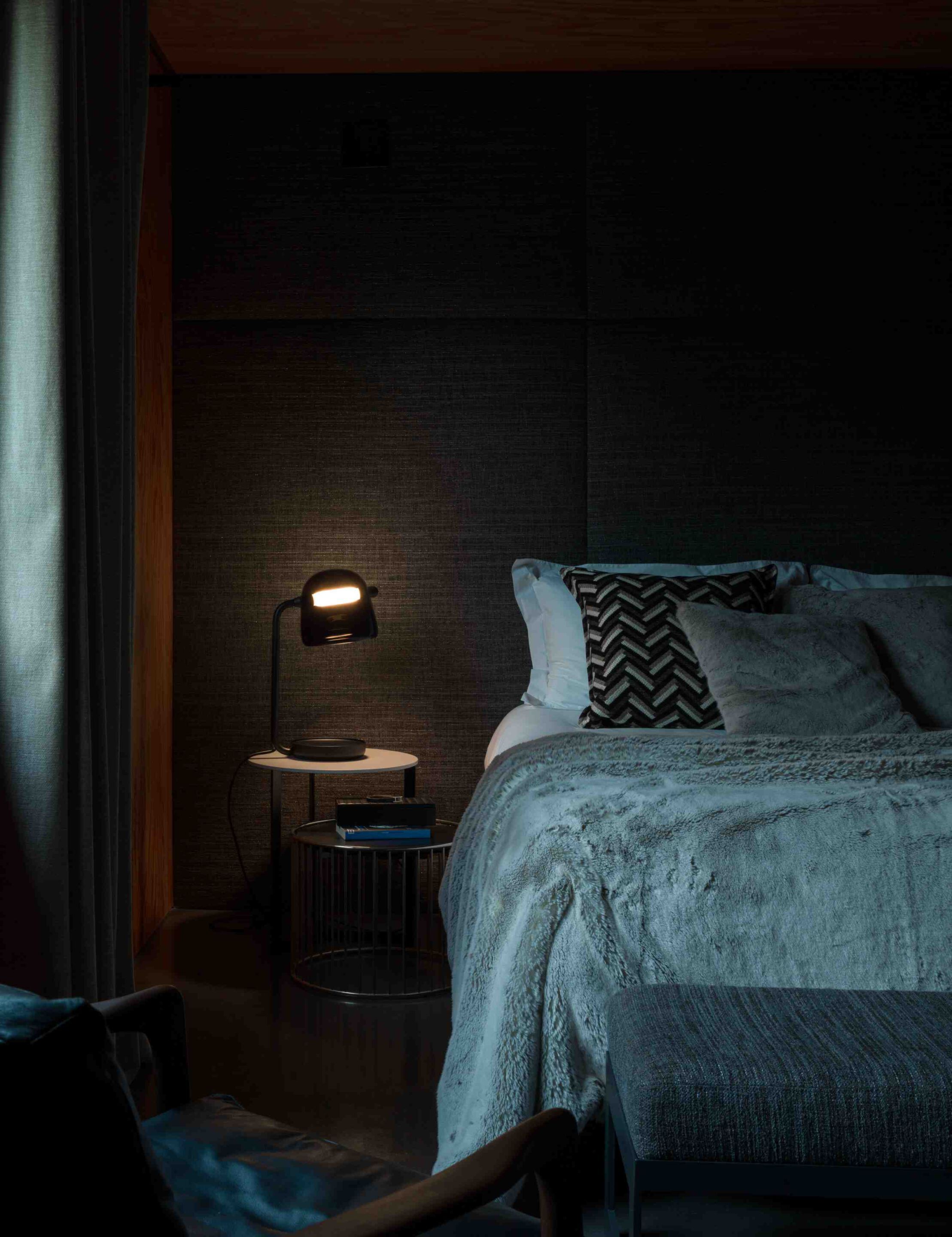 Светодиодная настольная лампа из дутого стекла с диммером BROKIS Mona ARCH-00049902 - Вид №3