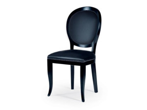 Деревянный стул с мягким сиденьем