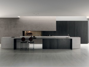 Кухня с каменным островом piasentina, керамогранитом black и кедром