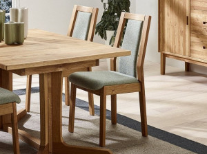 Деревянный стул